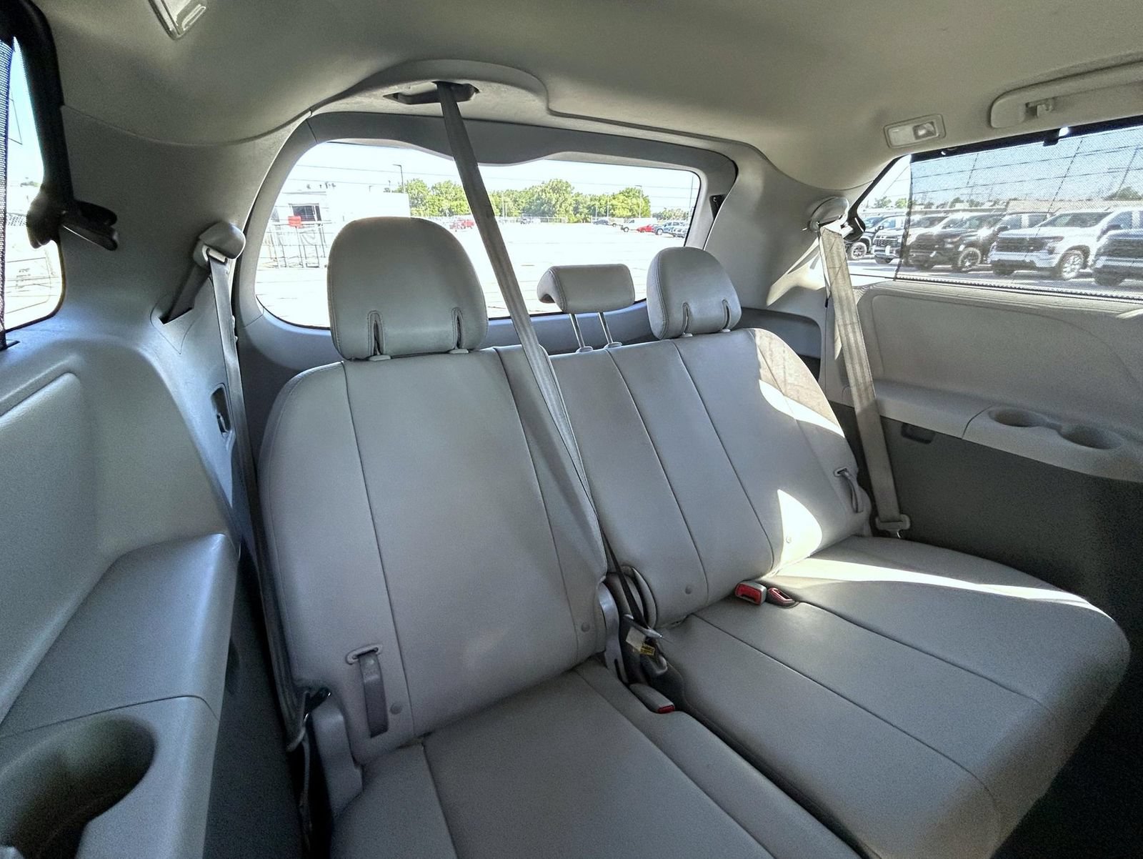 Used 2015 Toyota Sienna XLE w/ XLE Navigation Package FWD image 19