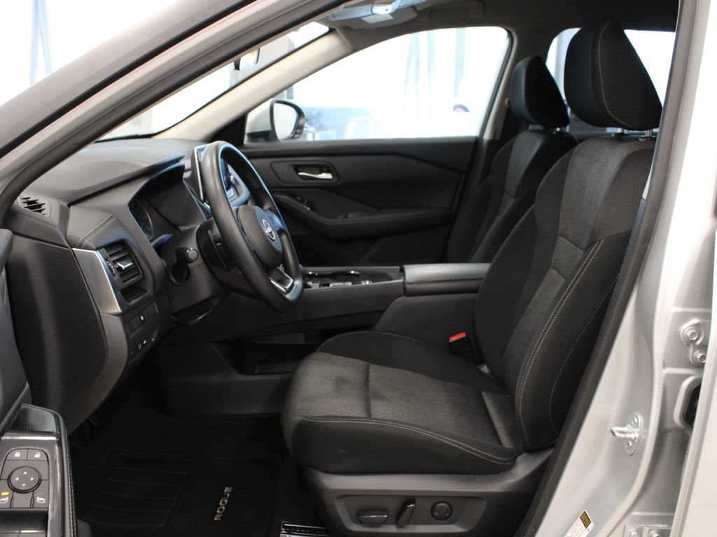 Used 2024 Nissan Rogue SV FWD image 12