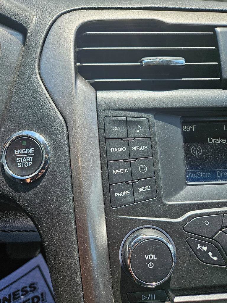 Used 2017 Ford Fusion SE w/ Equipment Group 601A FWD image 22
