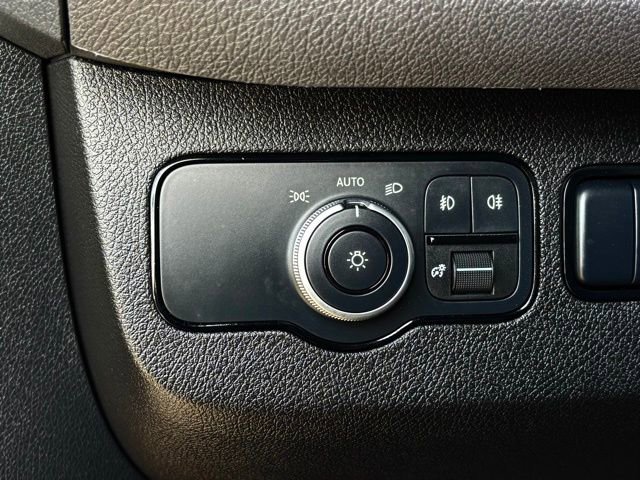 Used 2025 Mercedes-Benz Sprinter 3500 image 17