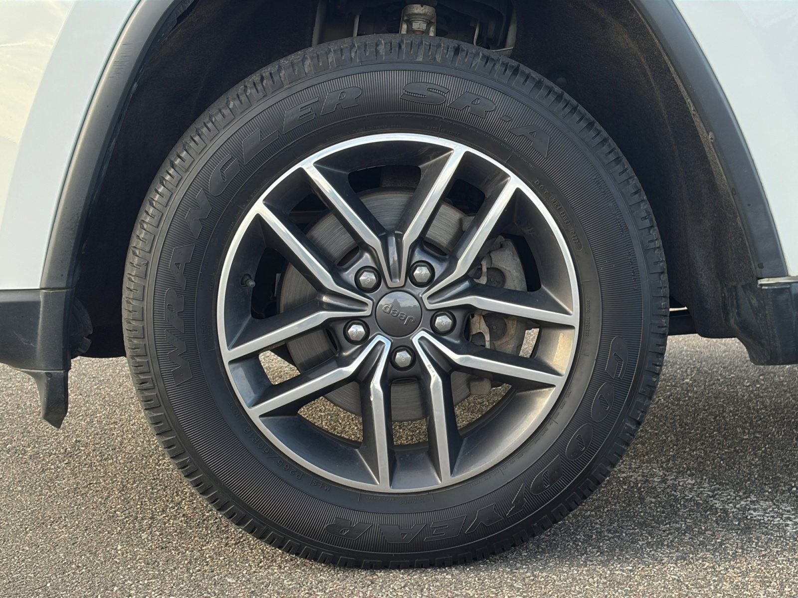 Used 2019 Jeep Grand Cherokee Limited image 11