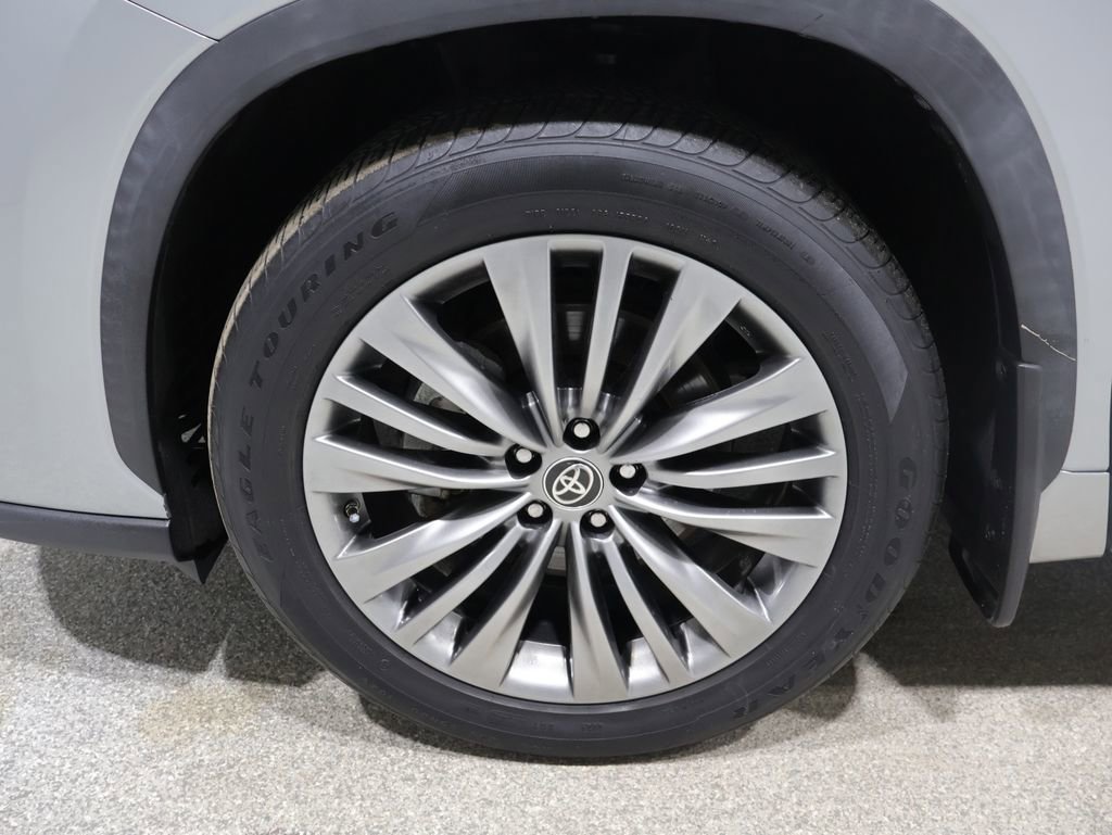 Used 2020 Toyota Highlander Platinum image 8