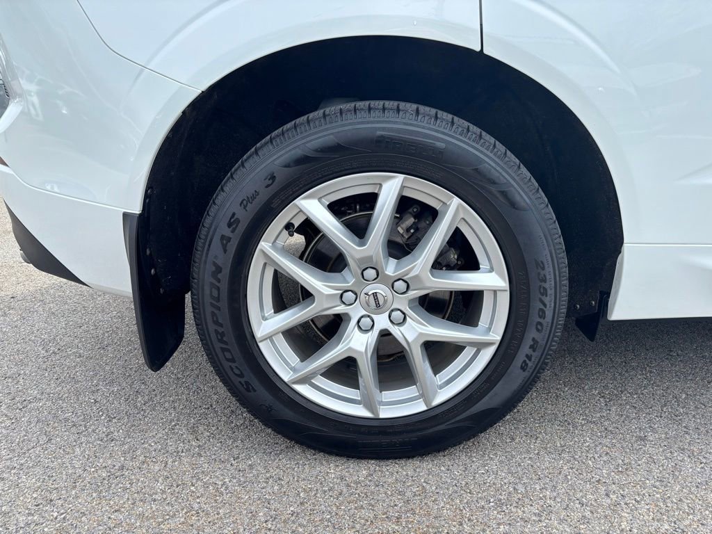 Used 2021 Volvo XC60 T5 Momentum w/ Premium Package image 34