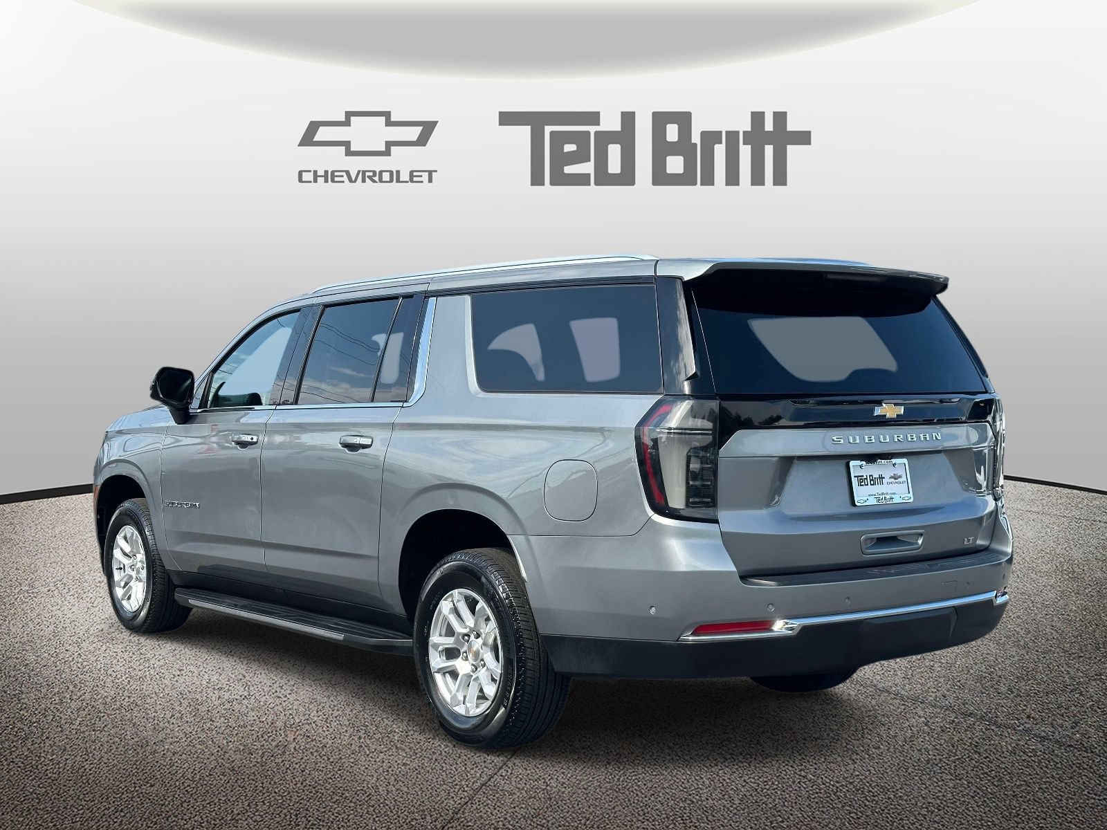 Used 2026 Chevrolet Suburban LT w/ Comfort Package AWD/4WD image 6