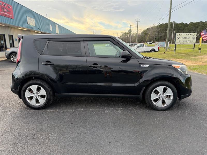 Used 2016 Kia Soul Base 6A image 2