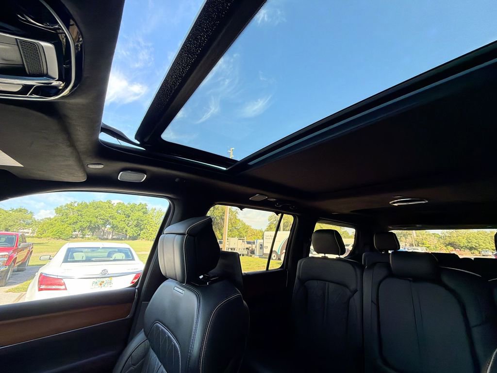 Used 2022 Jeep Grand Wagoneer Series III w/ Rear Seat Video Group 1 AWD/4WD image 26