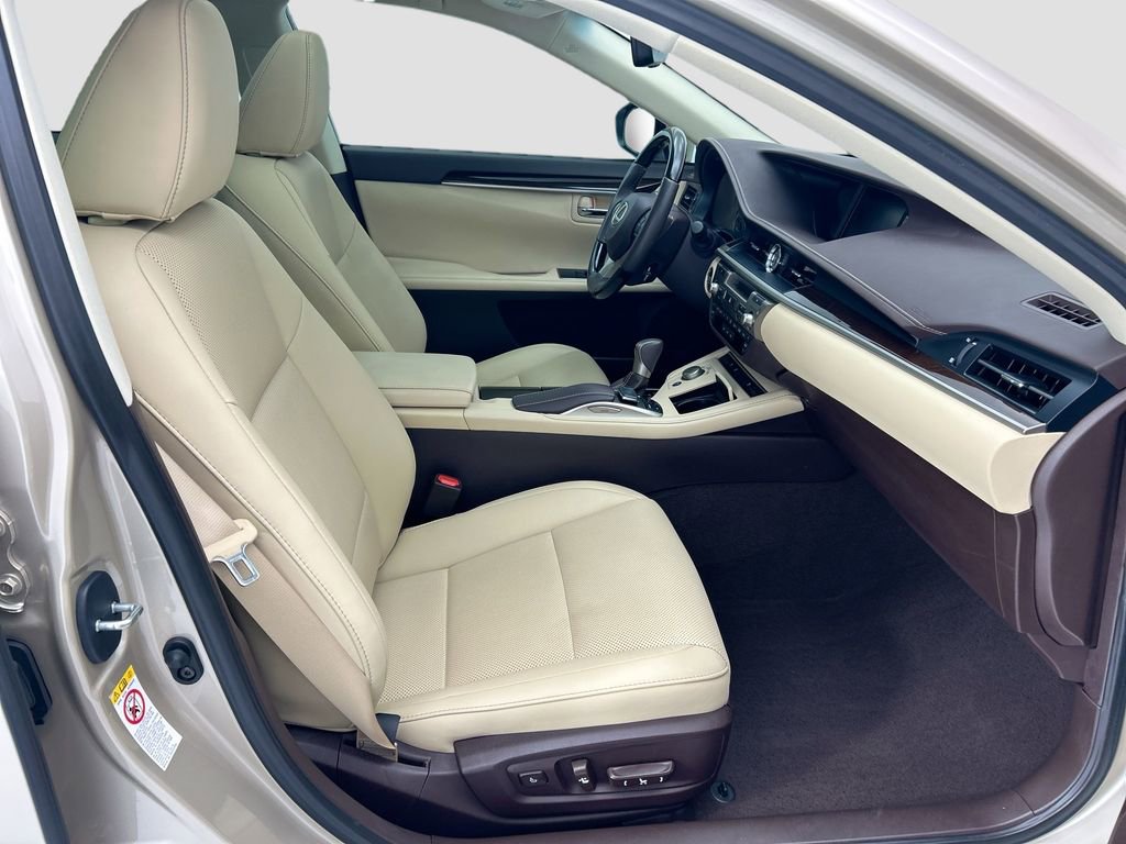 Used 2018 Lexus ES 350 w/ Navigation System Package image 19