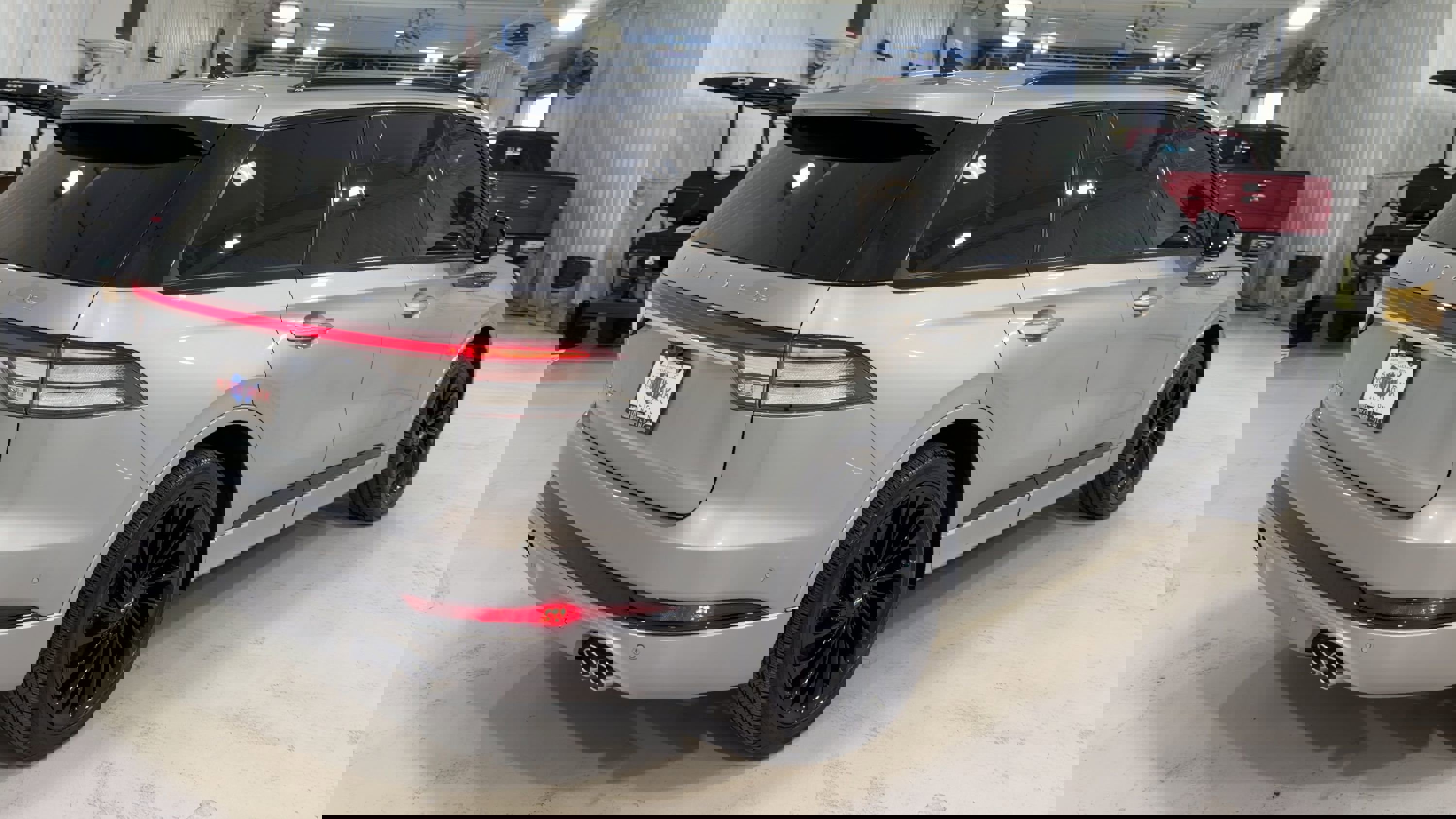 Used 2023 Lincoln Aviator Reserve w/ Equipment Group 201A image 9