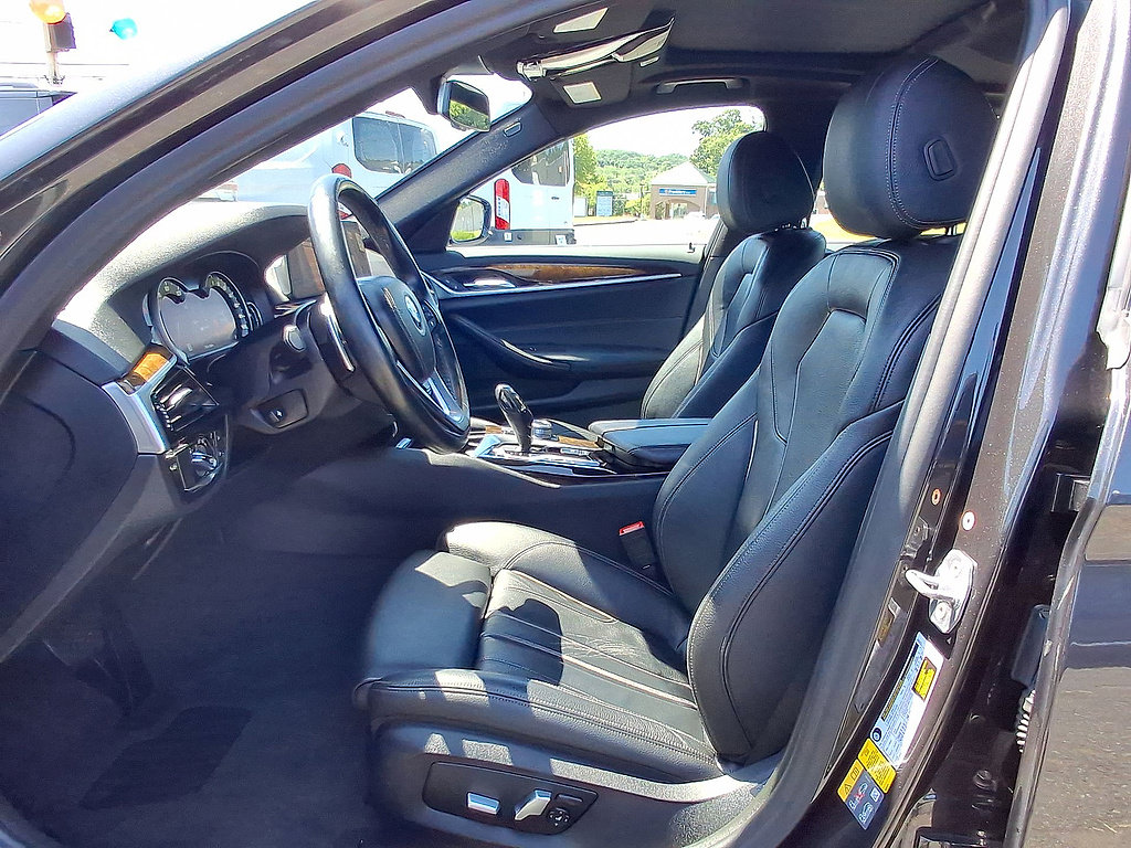 Used 2019 BMW 530e xDrive w/ Convenience Package AWD/4WD image 17