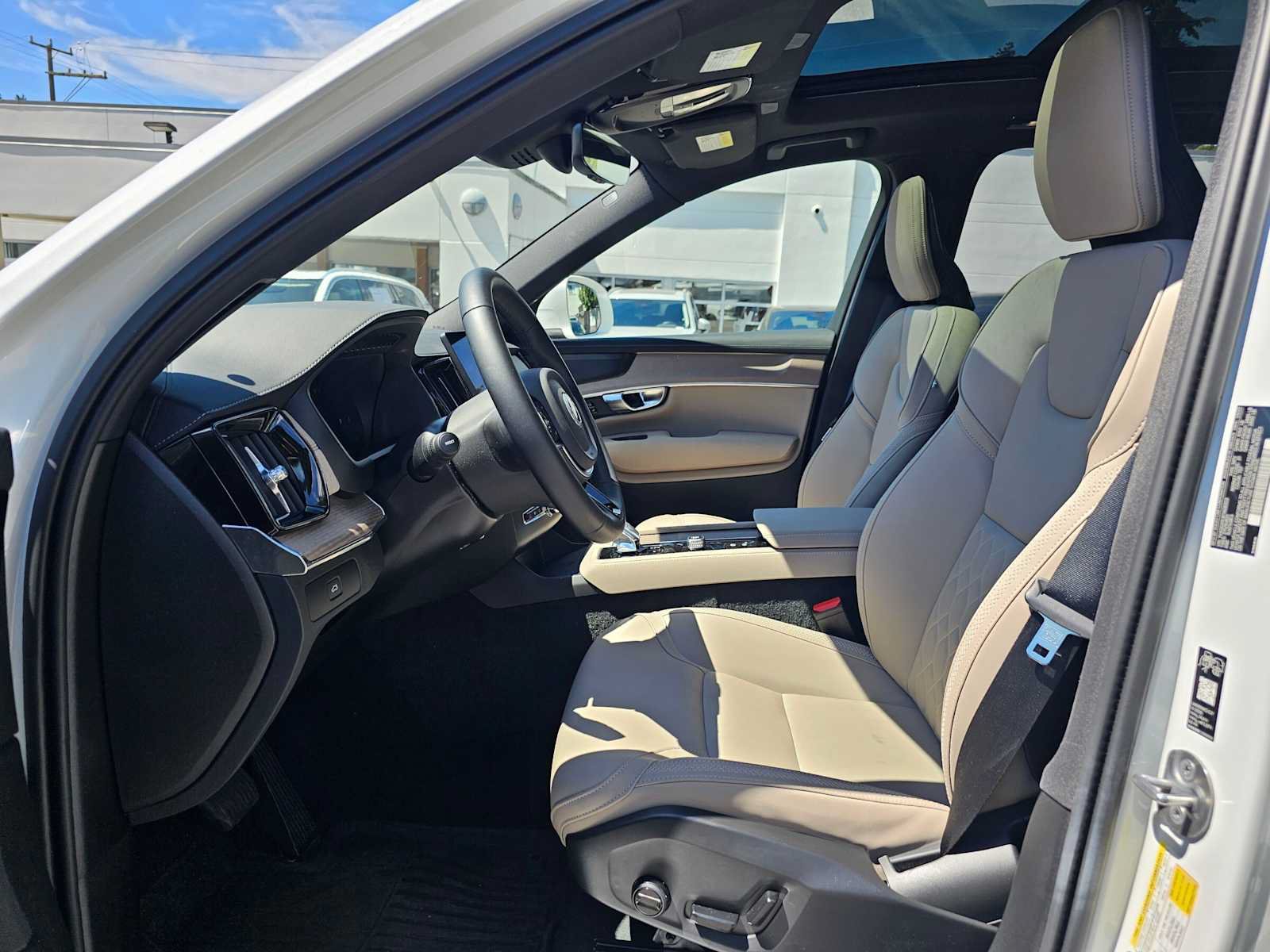Certified 2026 Volvo XC90 B6 Plus w/ Protection Package Premier AWD/4WD image 20