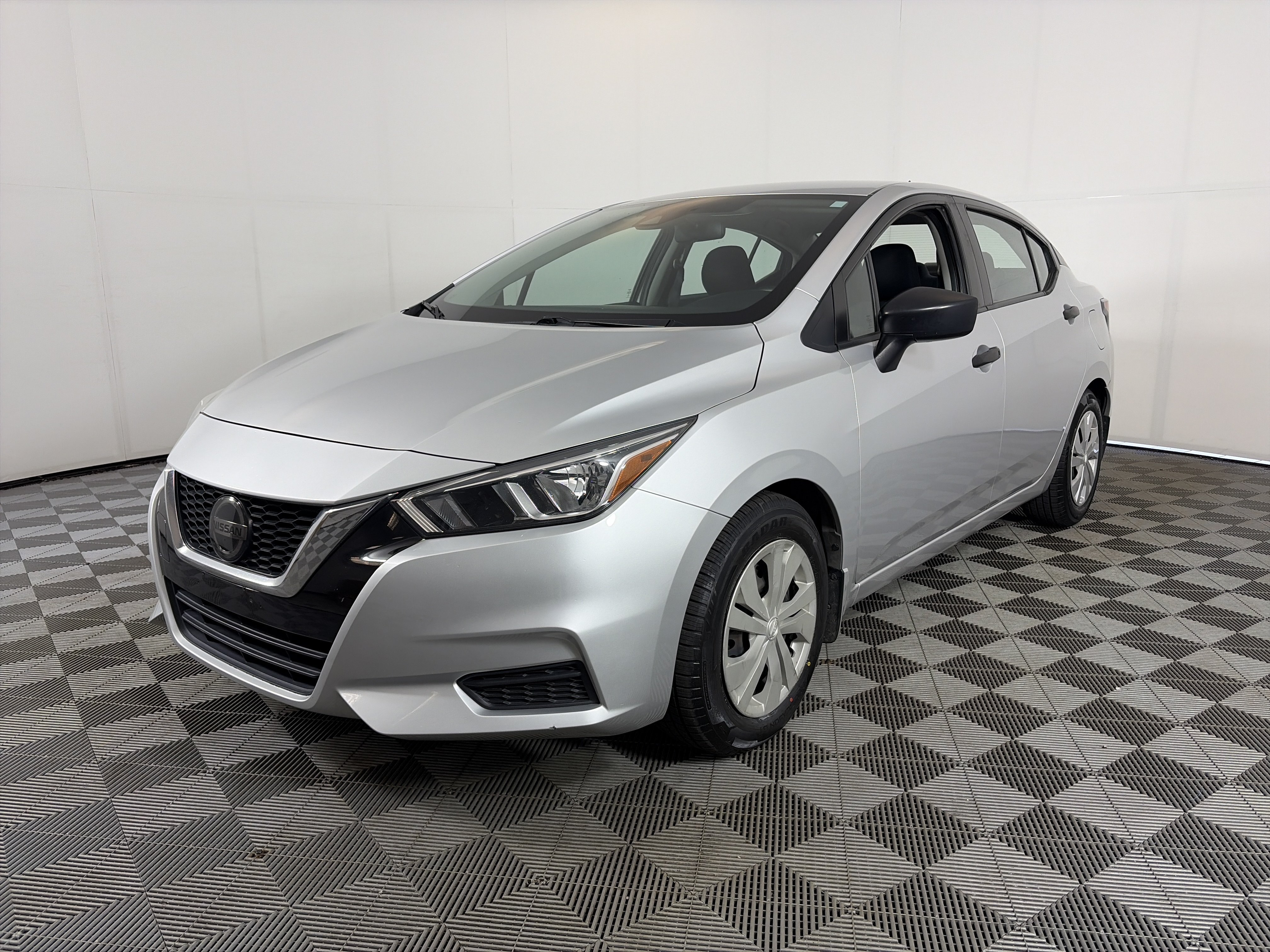 Used 2020 Nissan Versa S FWD image 2