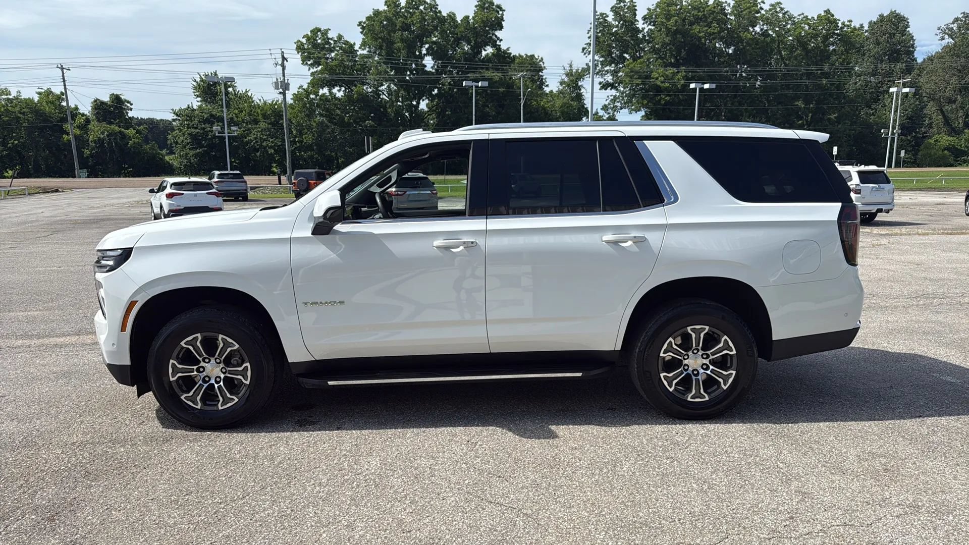 Used 2025 Chevrolet Tahoe LT RWD image 2