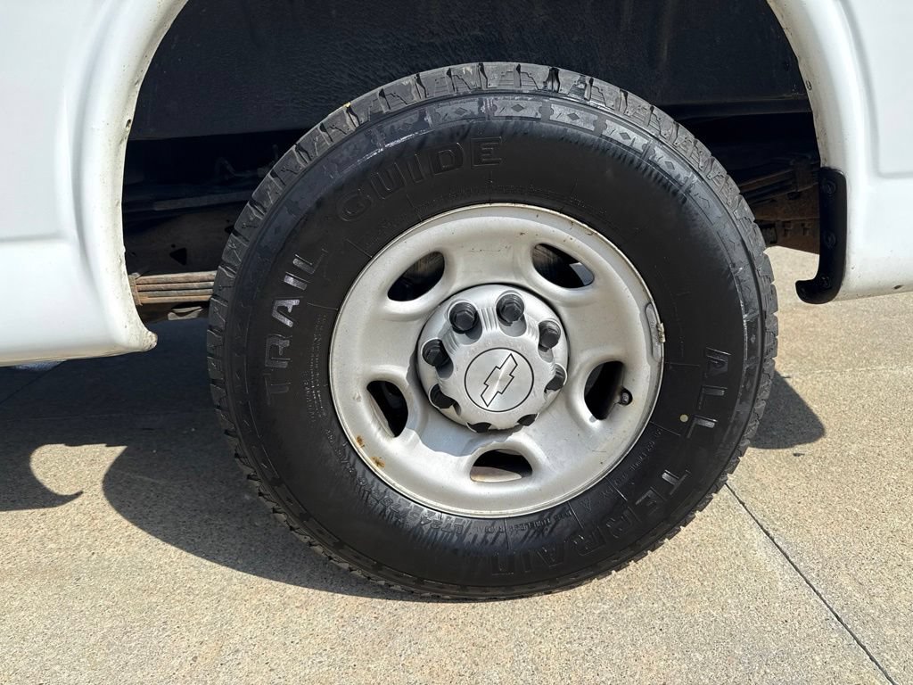 Used 2018 Chevrolet Express 3500 w/ Driver Convenience Package RWD image 44