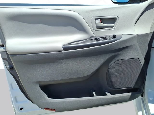 Used 2020 Toyota Sienna L FWD image 10
