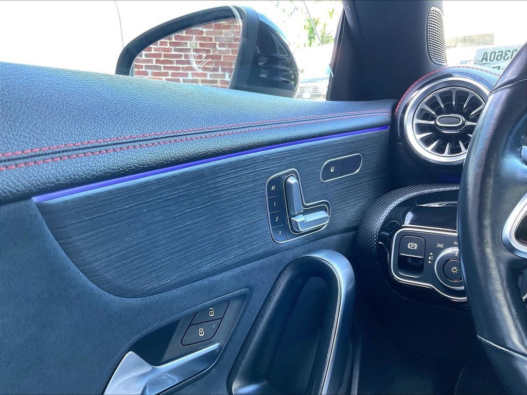 Used 2023 Mercedes-Benz CLA 250 4MATIC image 27
