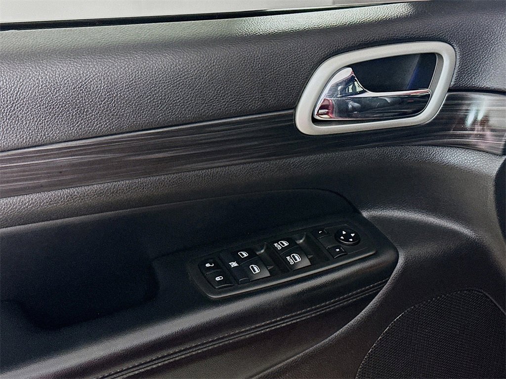 Used 2021 Jeep Grand Cherokee Laredo X image 21