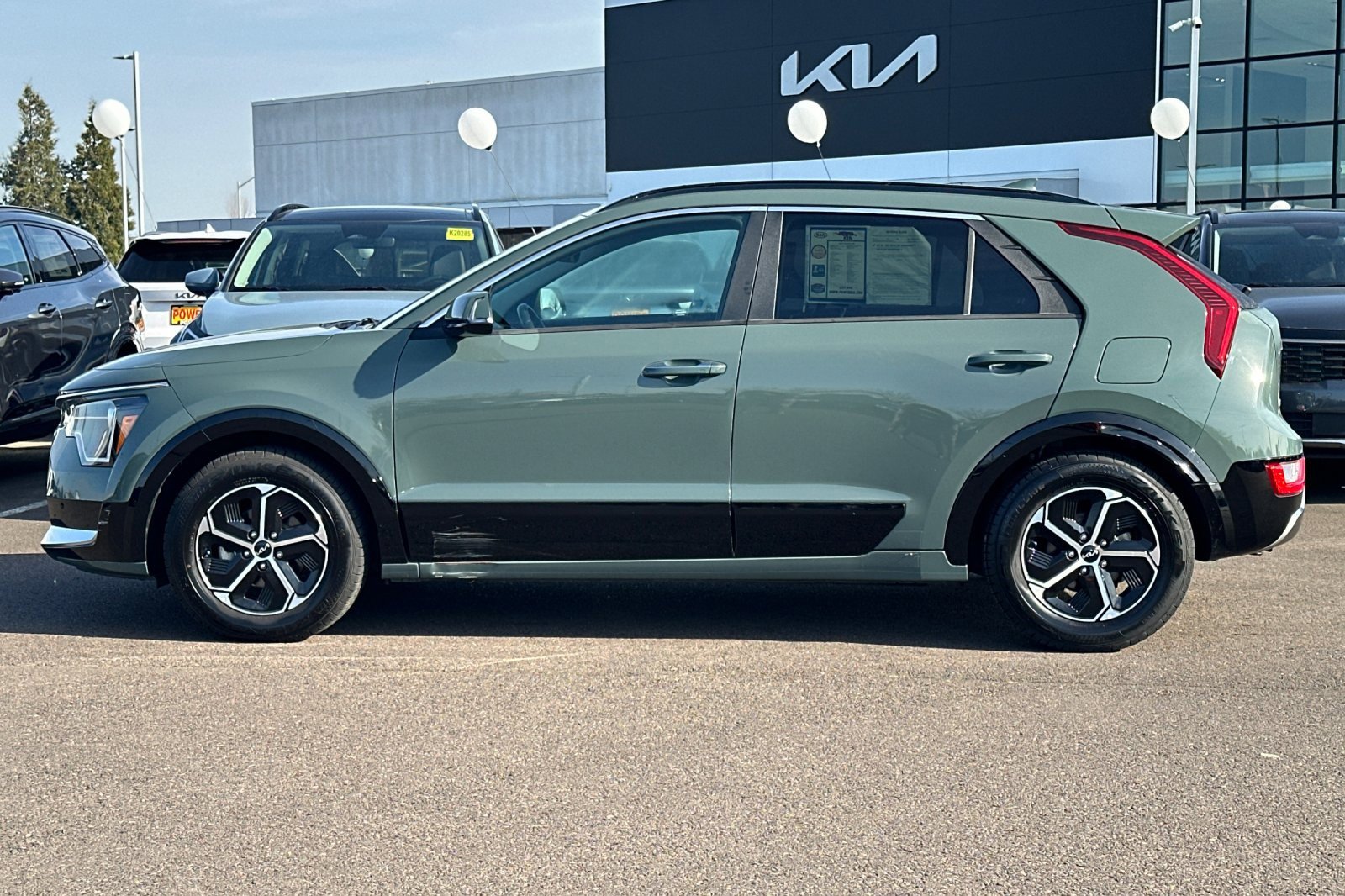 Used 2024 Kia Niro SX image 7
