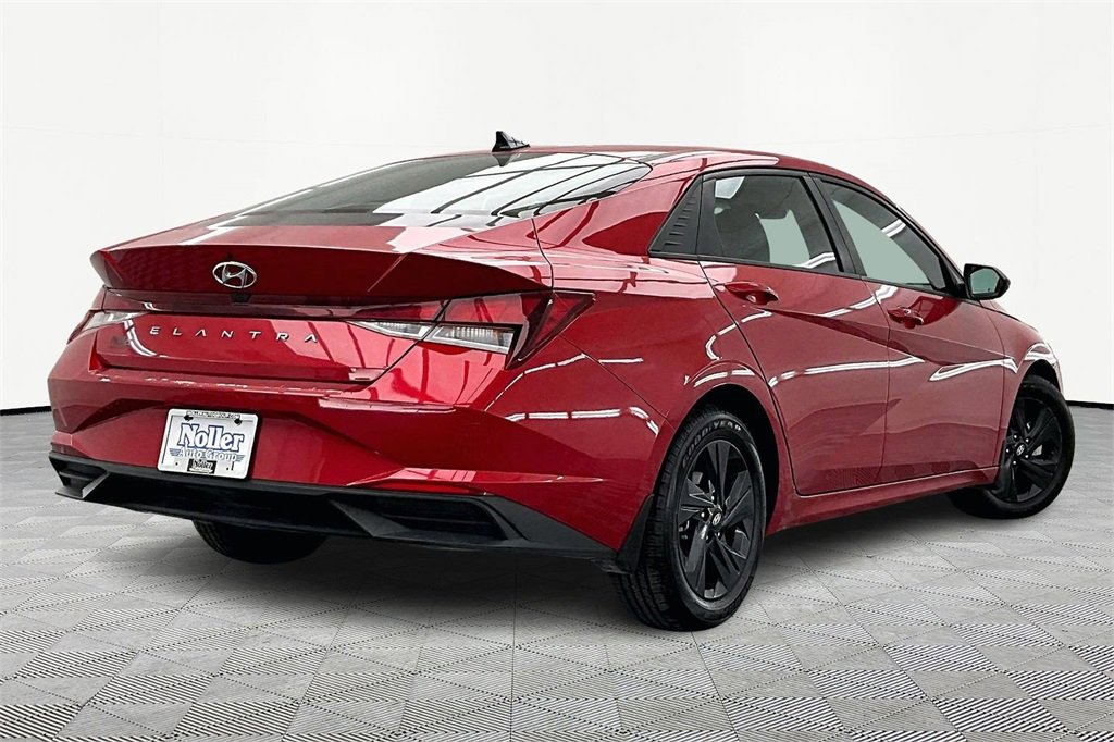 Used 2023 Hyundai Elantra SEL image 2