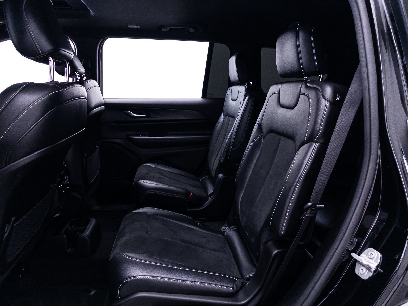 Used 2024 Jeep Grand Cherokee L Altitude RWD image 42
