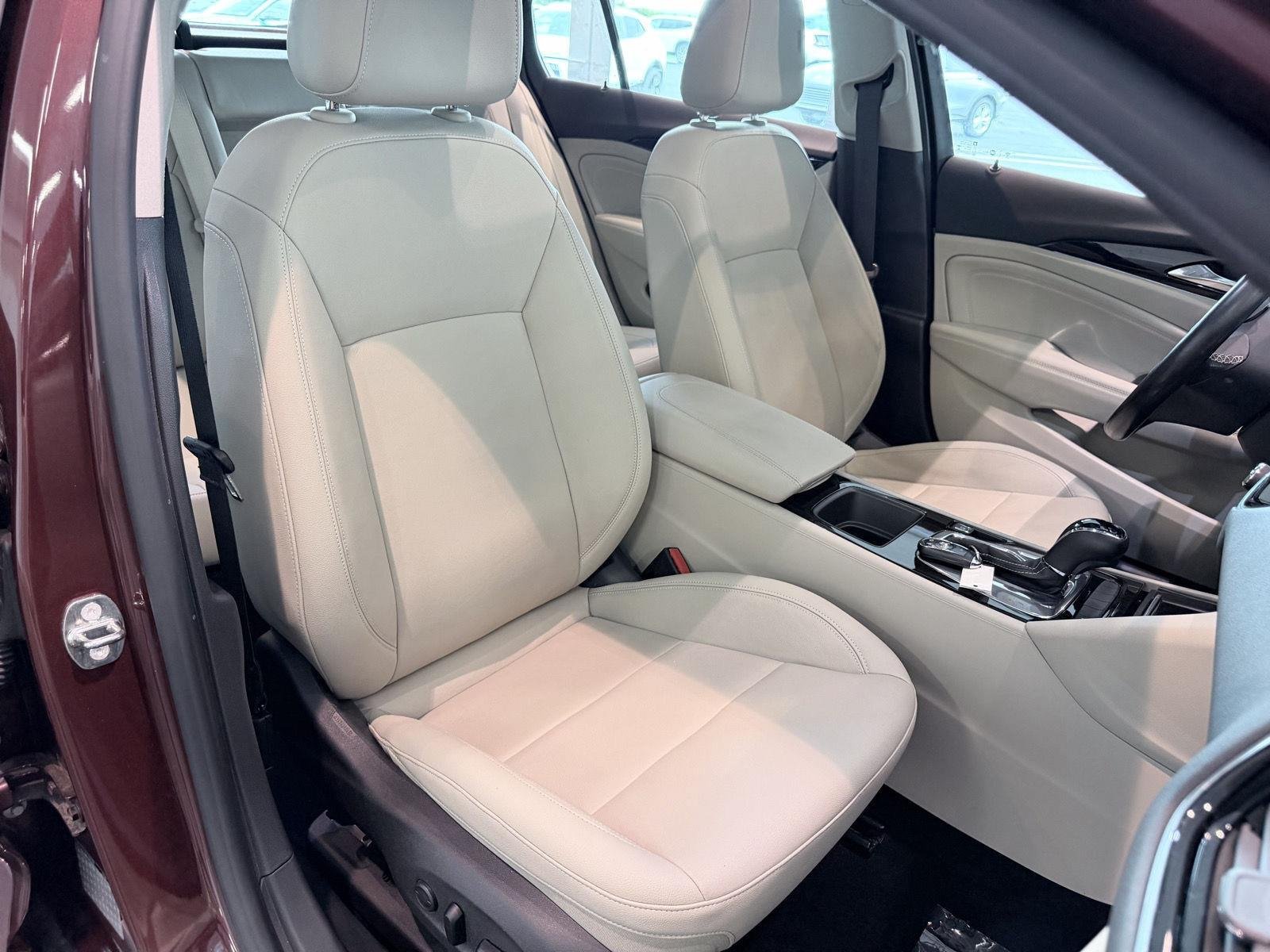 Used 2018 Buick Regal Essence w/ Driver Confidence Package #1 FWD image 27