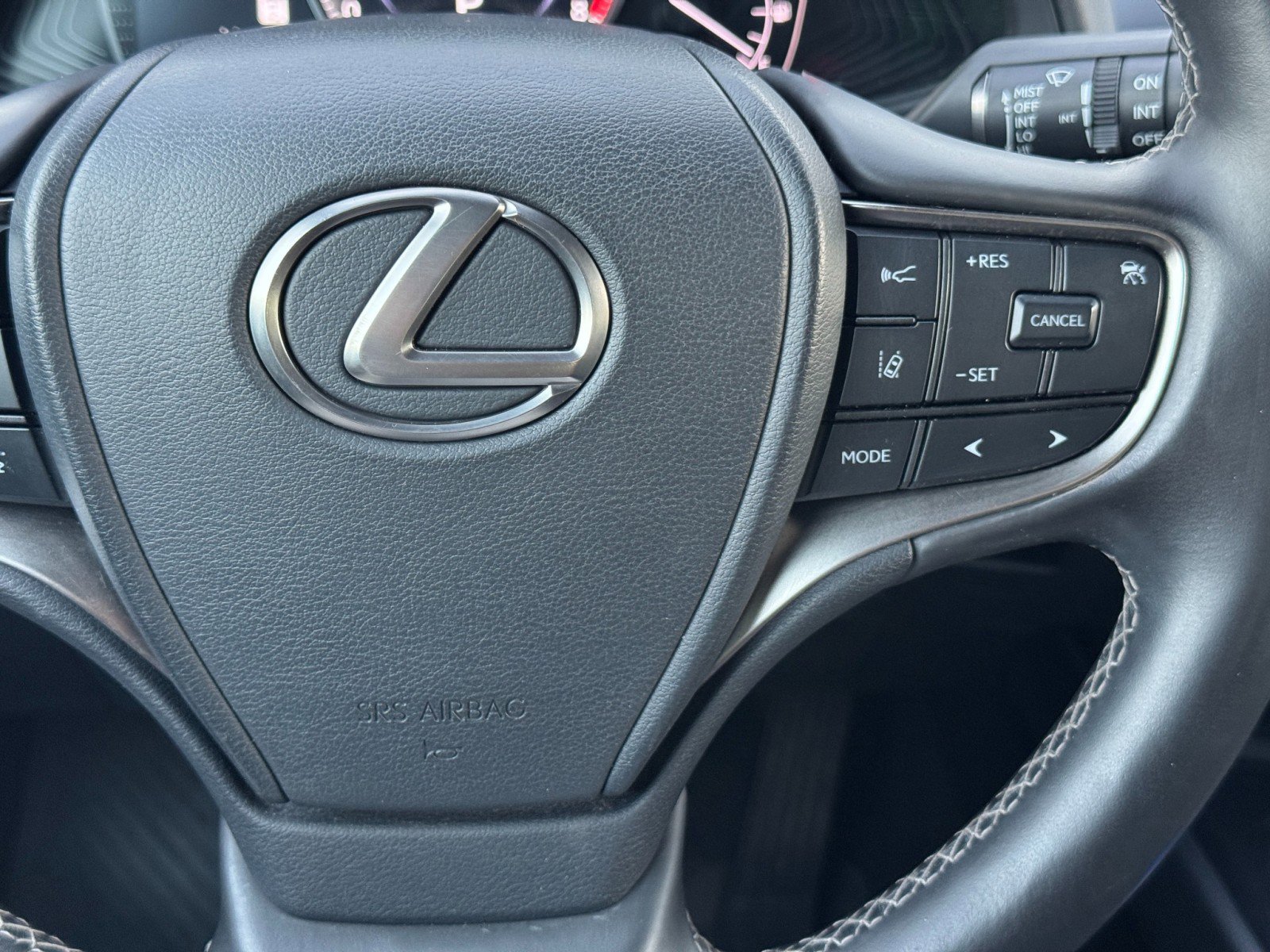 Used 2022 Lexus UX 200 image 18