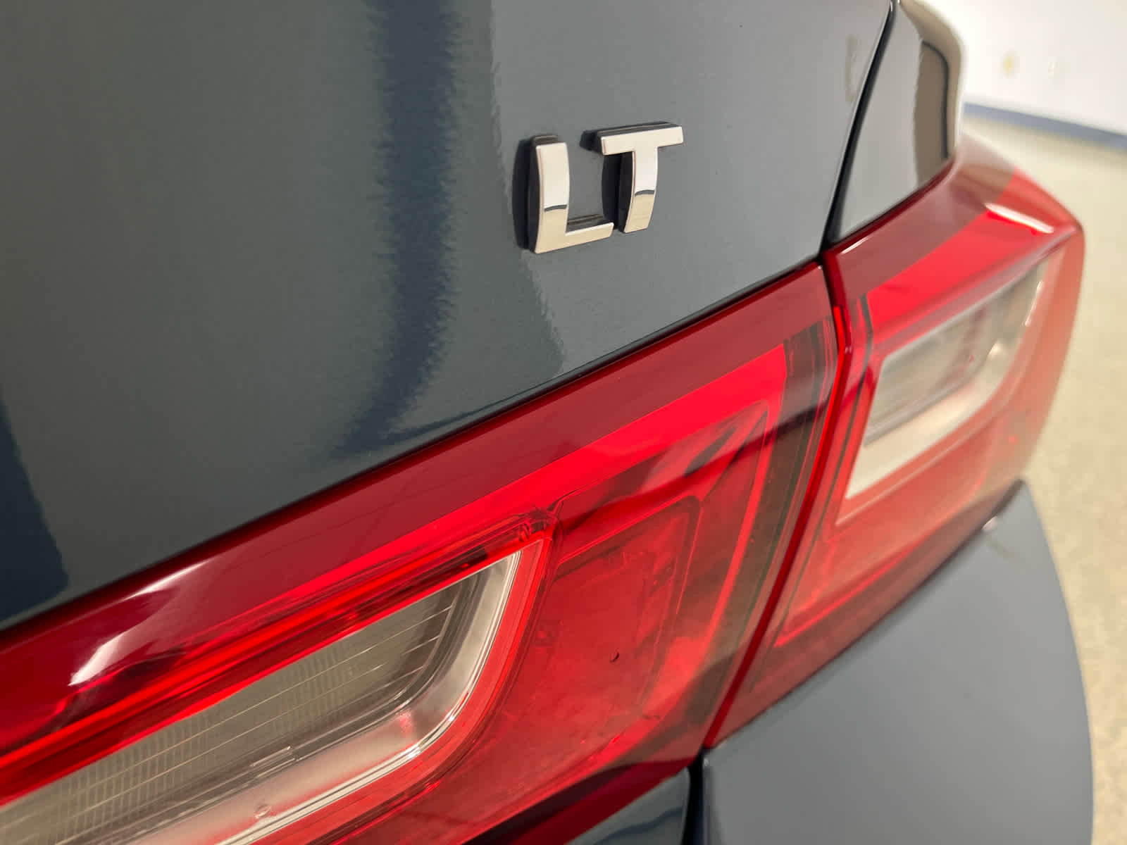 Used 2025 Chevrolet Malibu LT FWD image 13