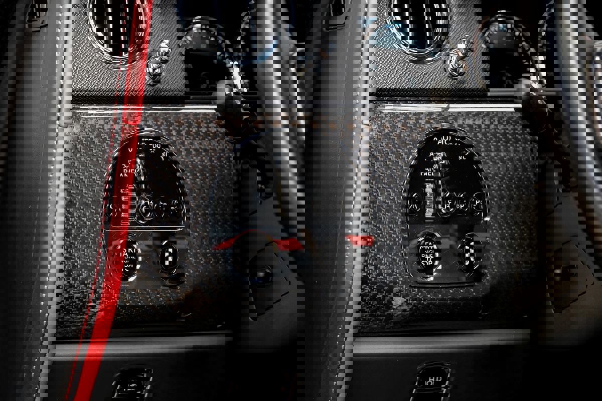 Used 2022 Rolls-Royce Cullinan Black Badge w/ Dark Exterior Package image 21