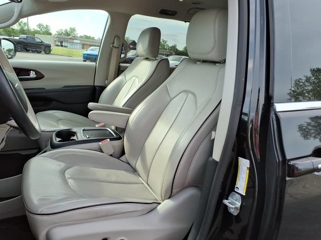 Used 2019 Chrysler Pacifica Limited FWD image 12