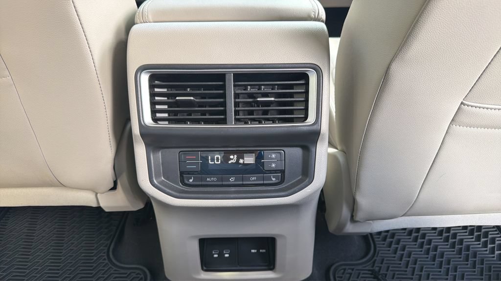 Certified 2024 Volkswagen Atlas SEL Premium R-Line AWD/4WD image 28