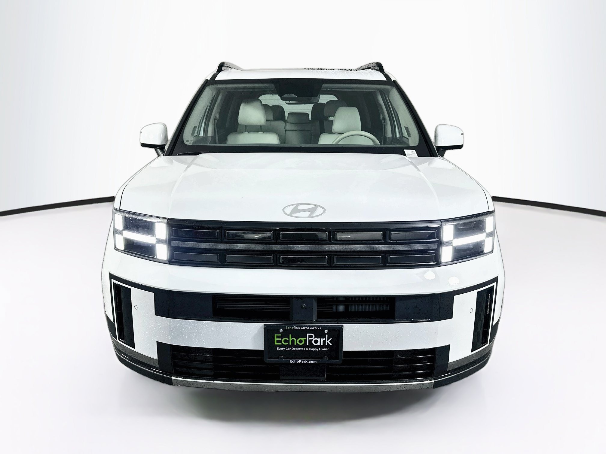 Used 2025 Hyundai Santa Fe Limited FWD image 2