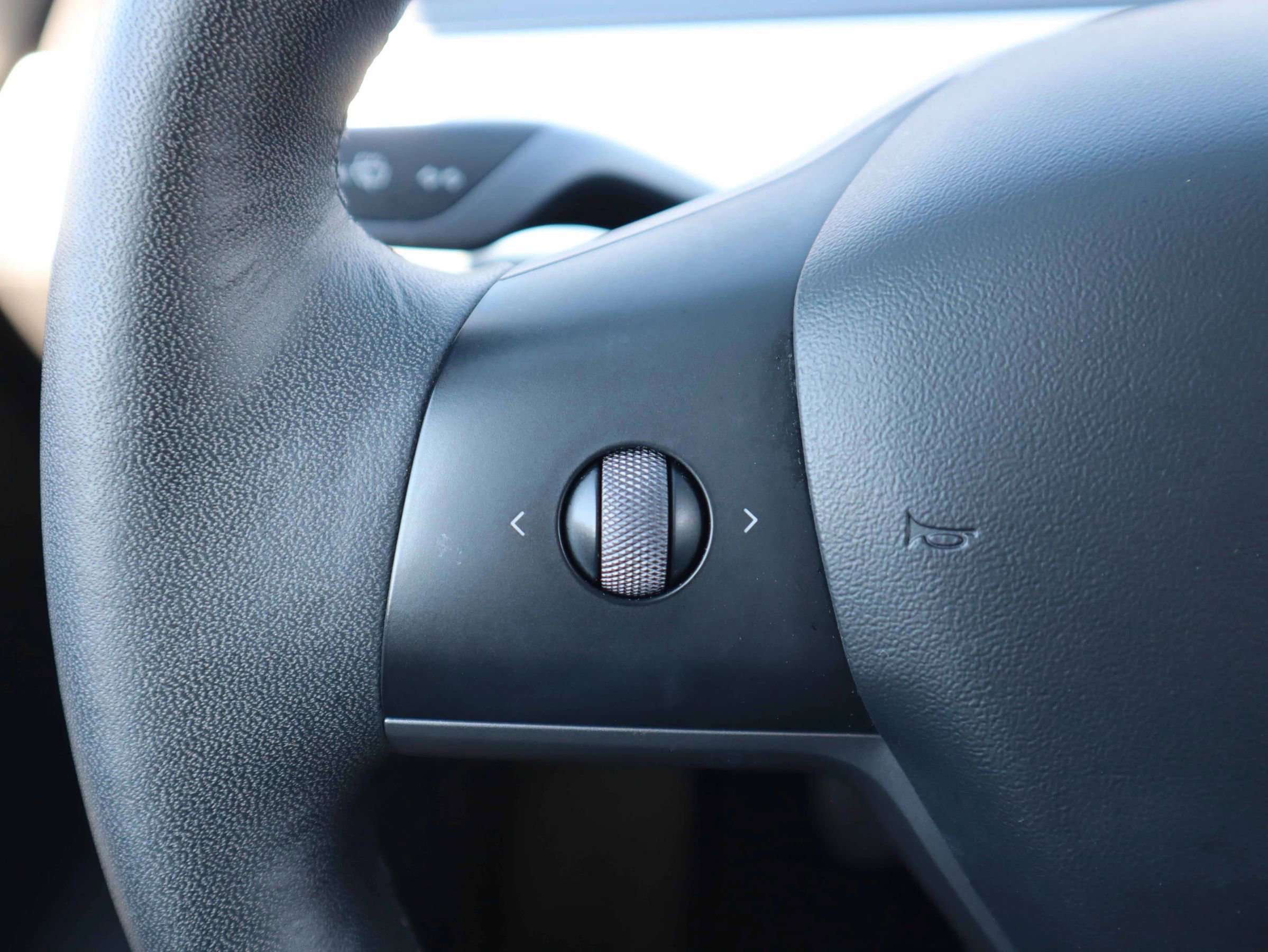 Used 2022 Tesla Model Y Long Range image 13