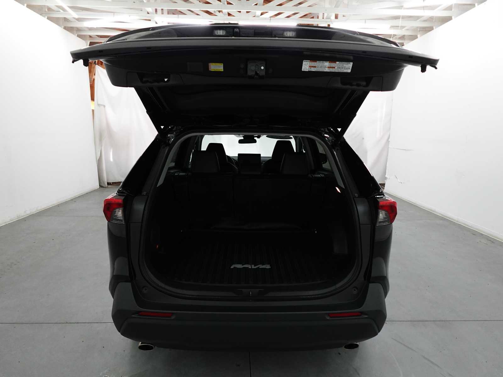 Used 2023 Toyota RAV4 XLE Premium image 29