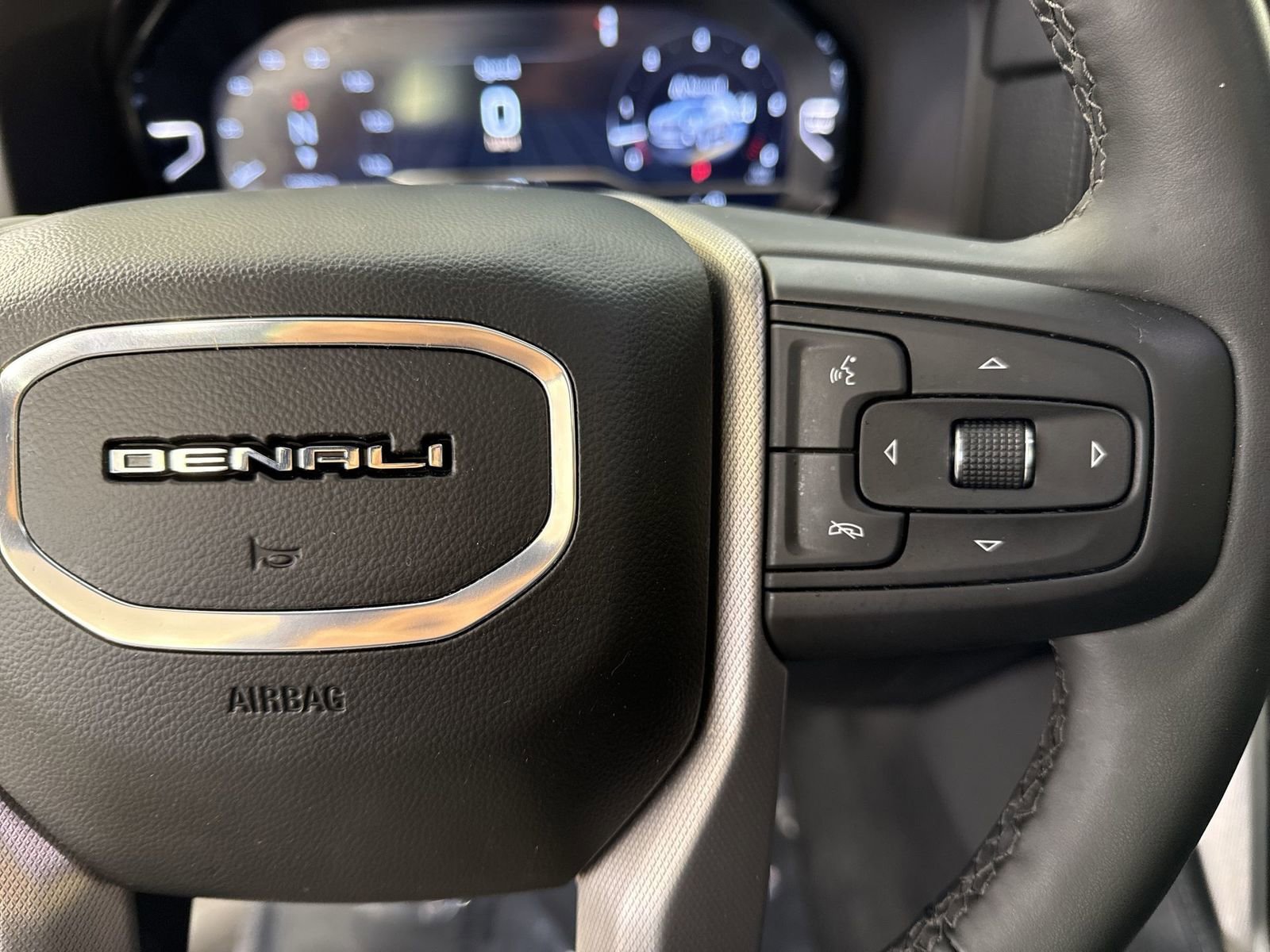 Used 2024 GMC Yukon XL Denali AWD/4WD image 14