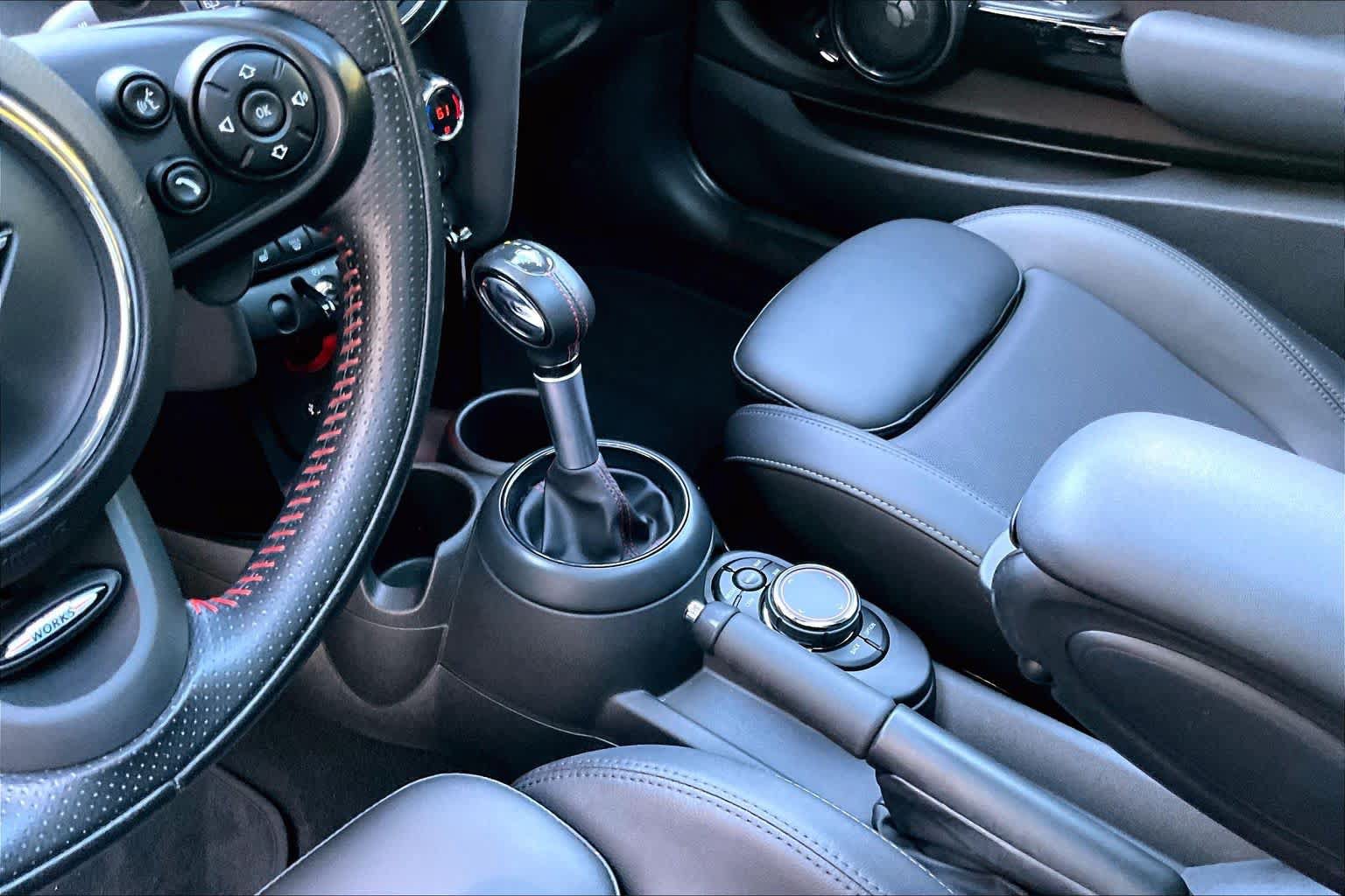 Used 2019 MINI Cooper S w/ Signature Upholstery Package FWD image 17