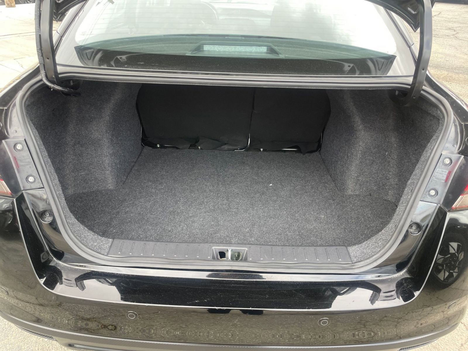 Used 2025 Nissan Versa SV image 31