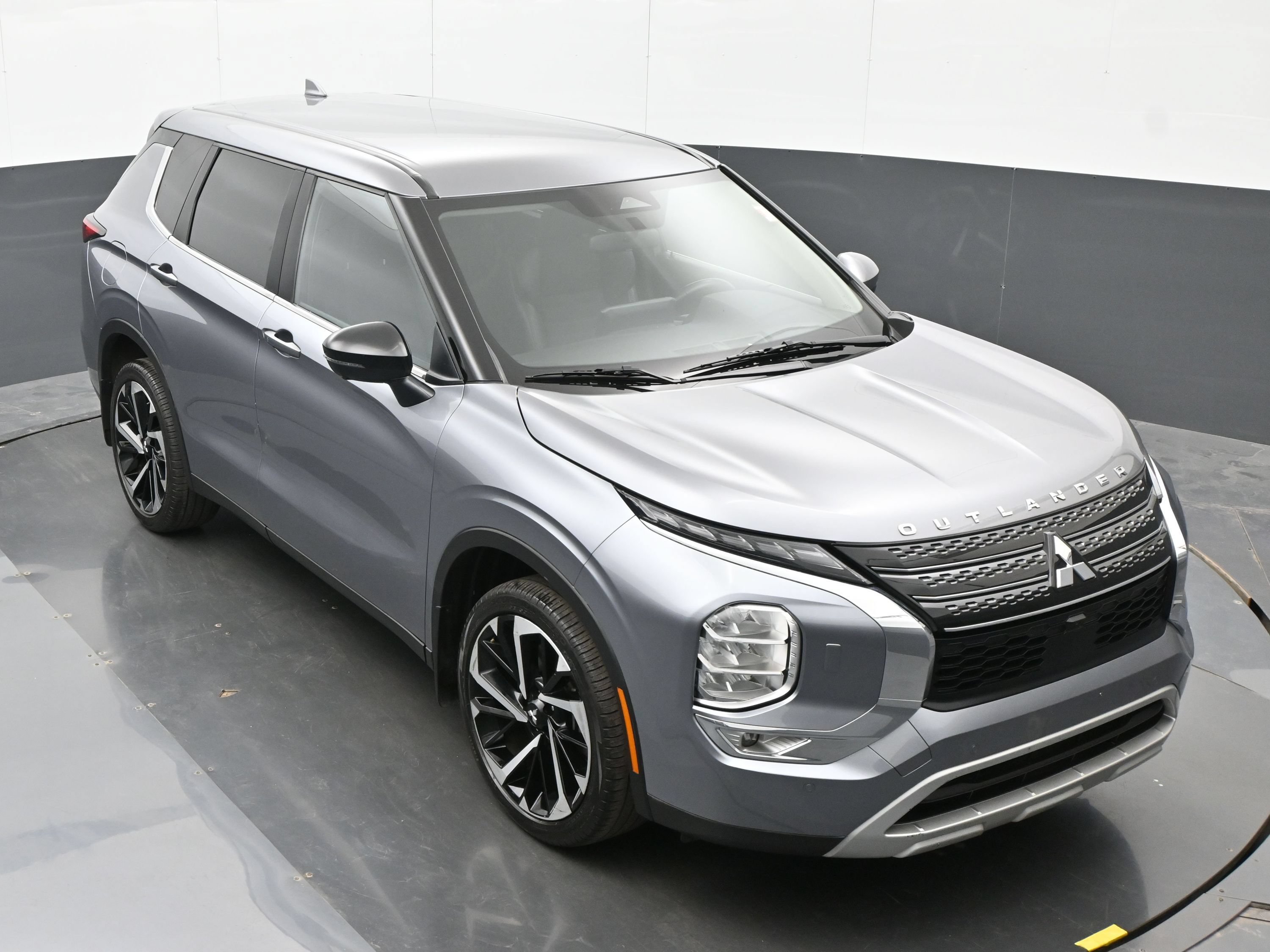 Used 2023 Mitsubishi Outlander SE image 35