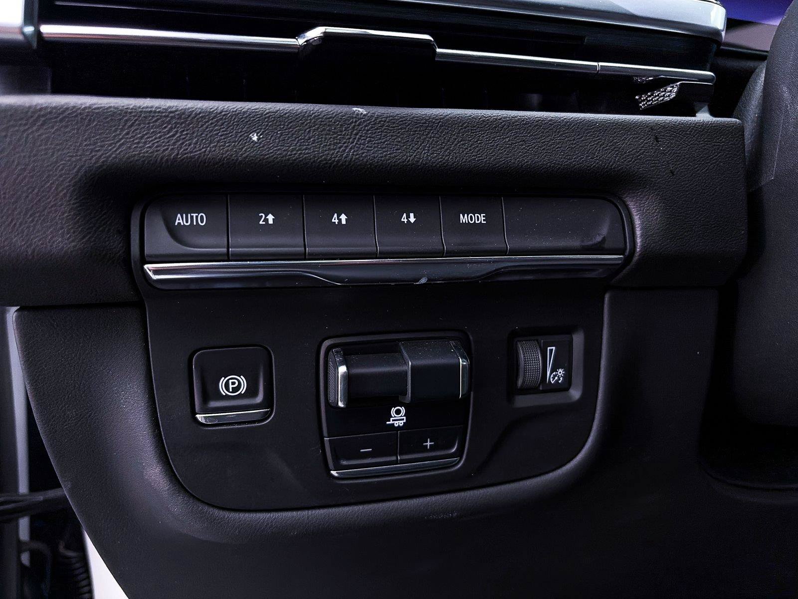 Used 2025 Cadillac Escalade ESV Sport AWD/4WD image 4