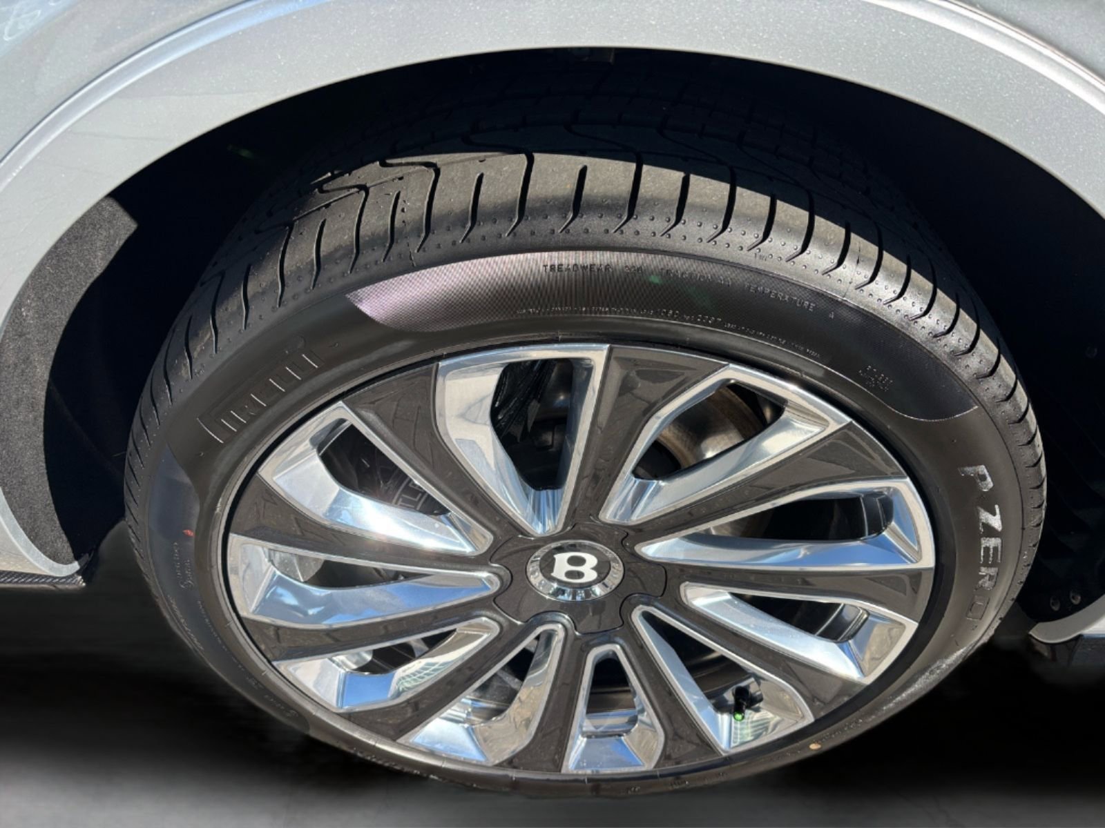 New 2025 Bentley Bentayga Extended Wheelbase image 34