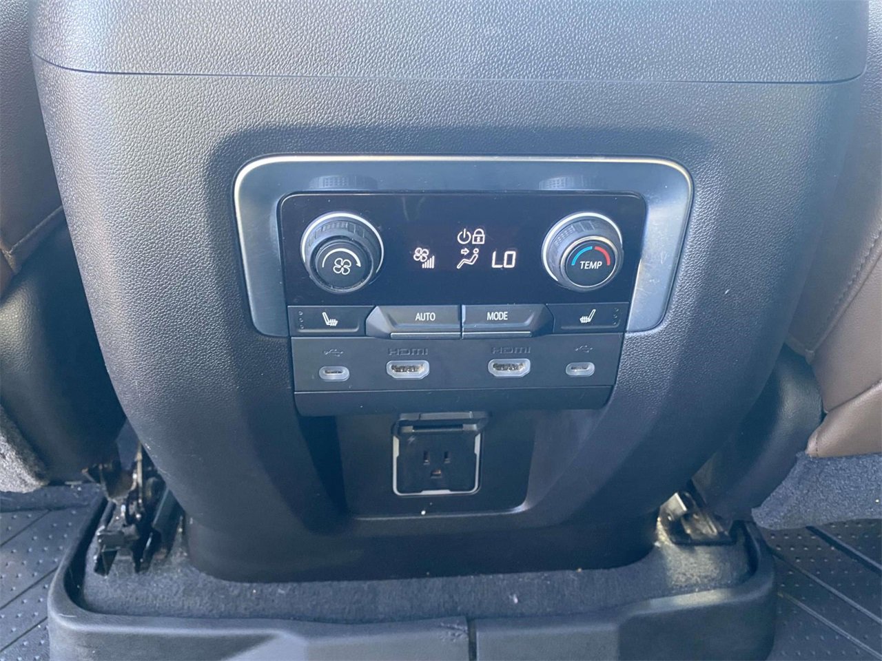 Used 2021 Chevrolet Tahoe High Country image 13