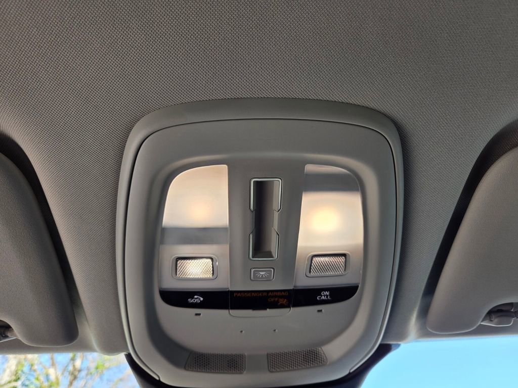 Used 2022 Volvo XC60 T8 Inscription Expression w/ Advanced Package image 33