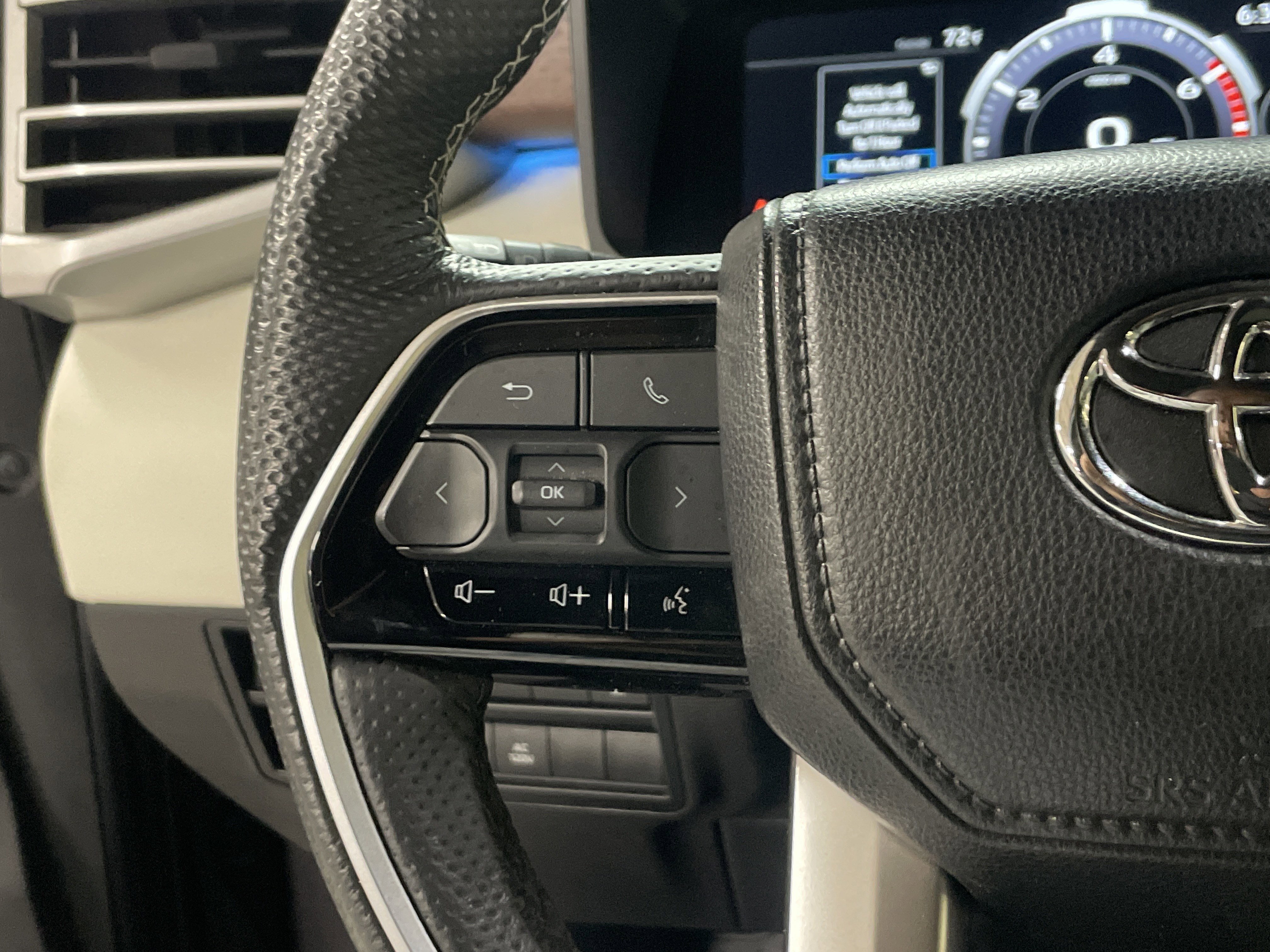 Used 2024 Toyota Tundra Capstone AWD/4WD image 19