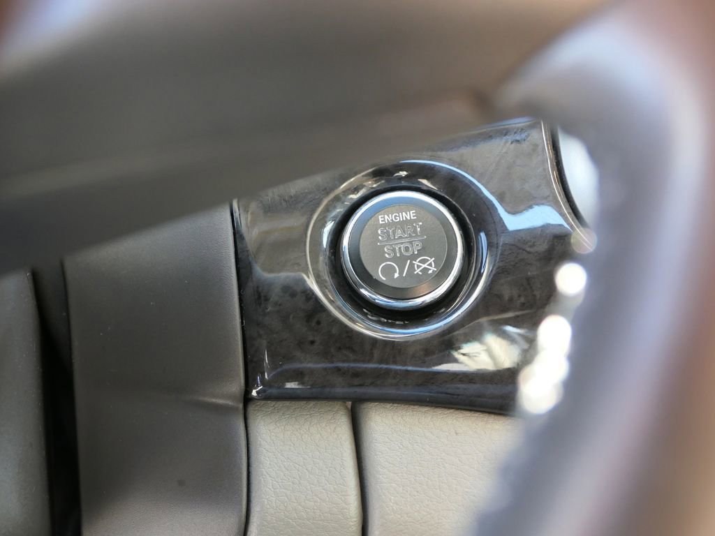 Used 2011 Jeep Grand Cherokee Laredo image 18