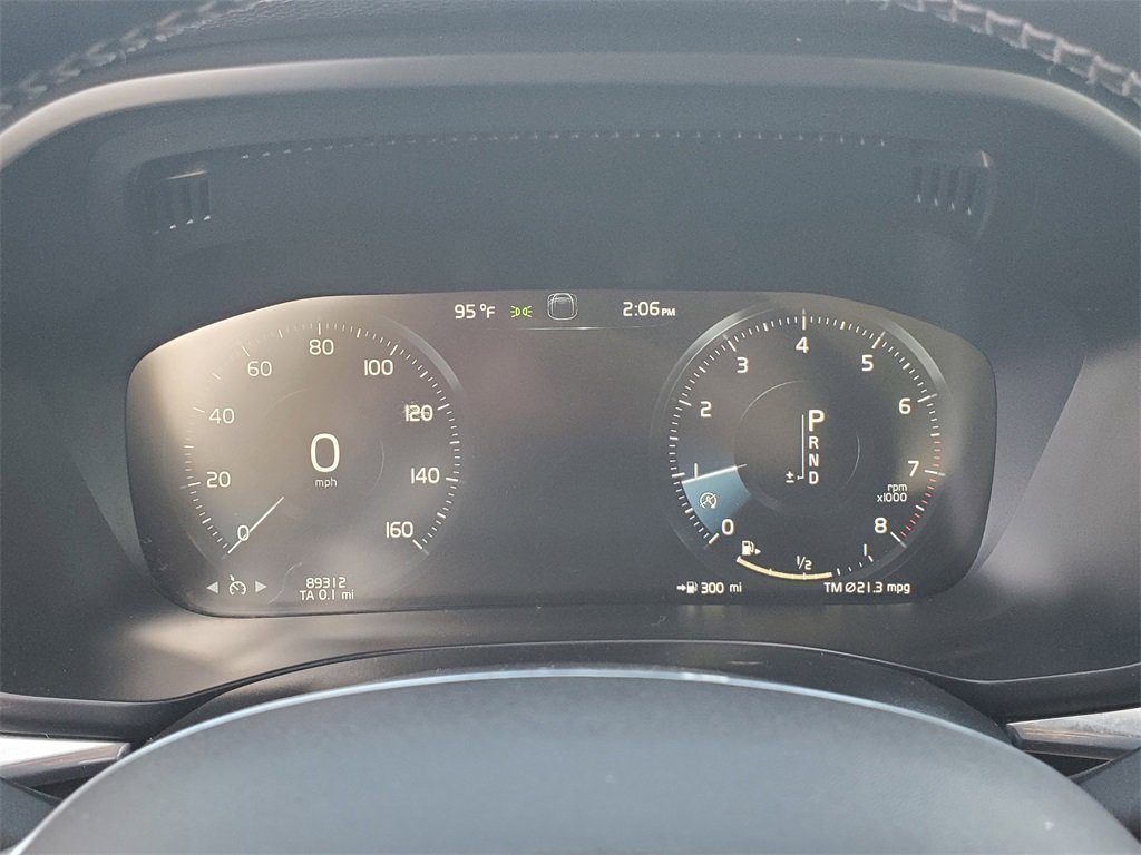 Used 2019 Volvo XC60 T5 Momentum w/ Multimedia Package image 7