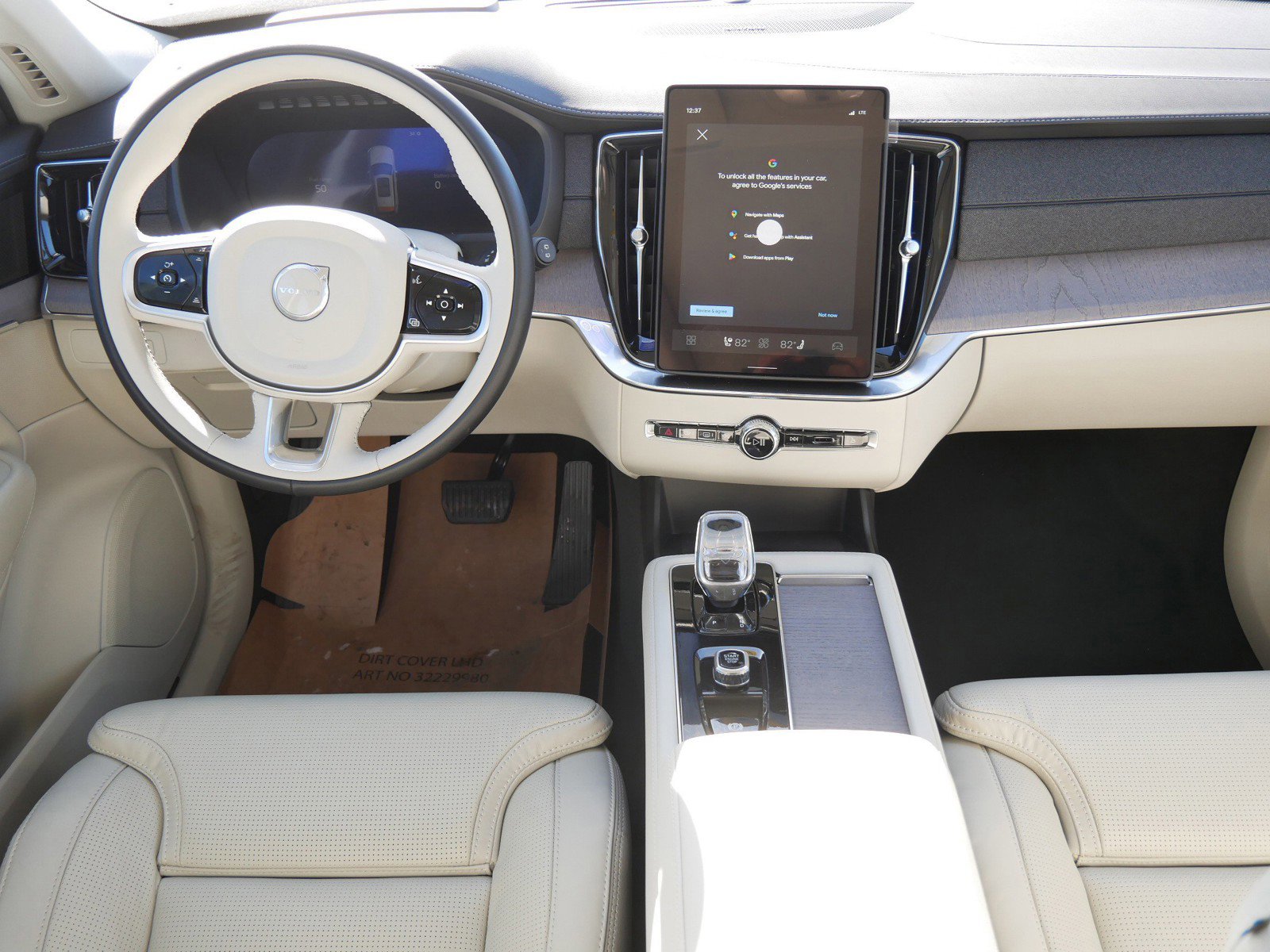 New 2026 Volvo XC60 T8 Plus w/ Climate Package image 17