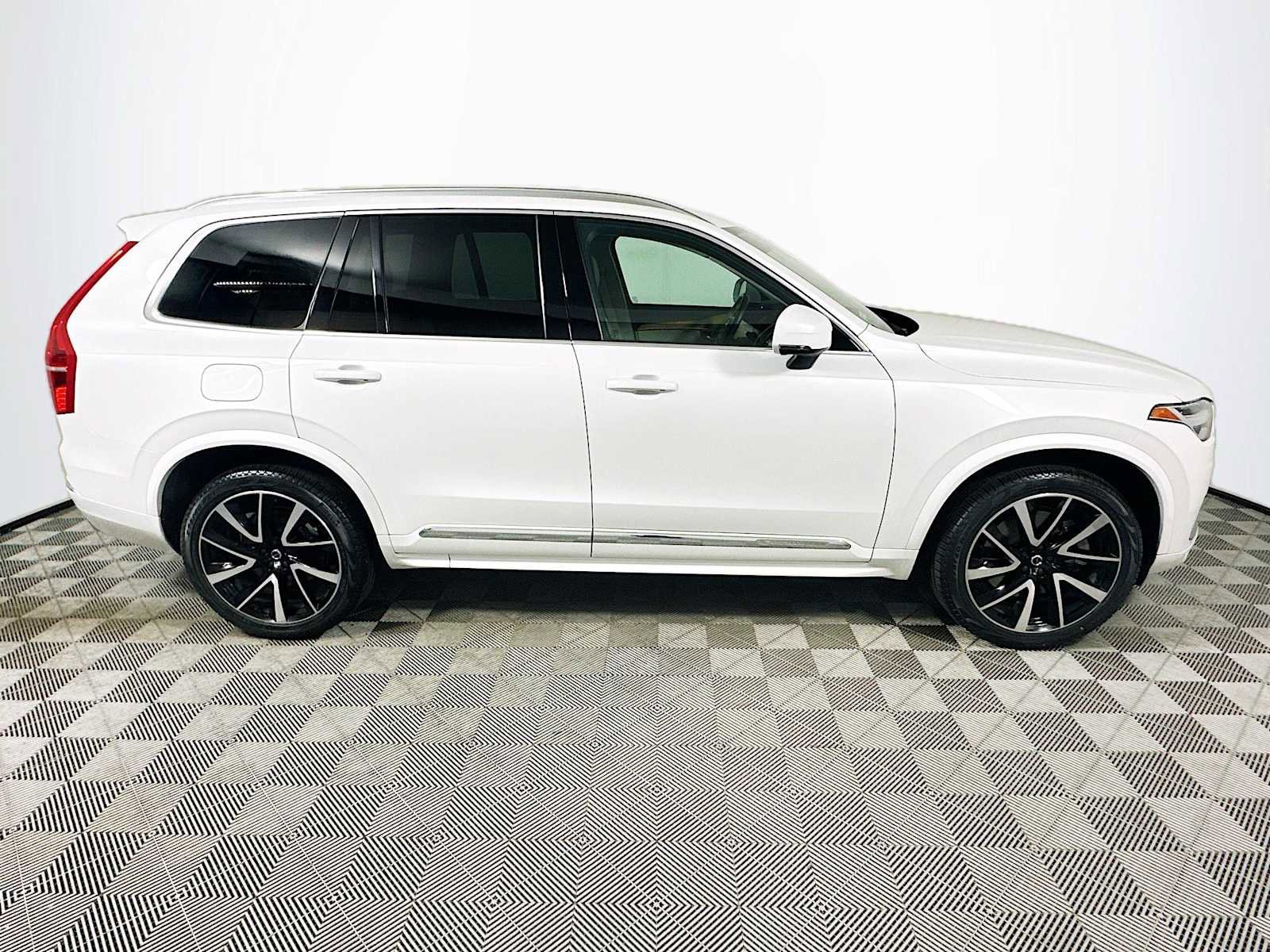 Certified 2021 Volvo XC90 T8 Inscription Expression w/ Advanced Package image 8