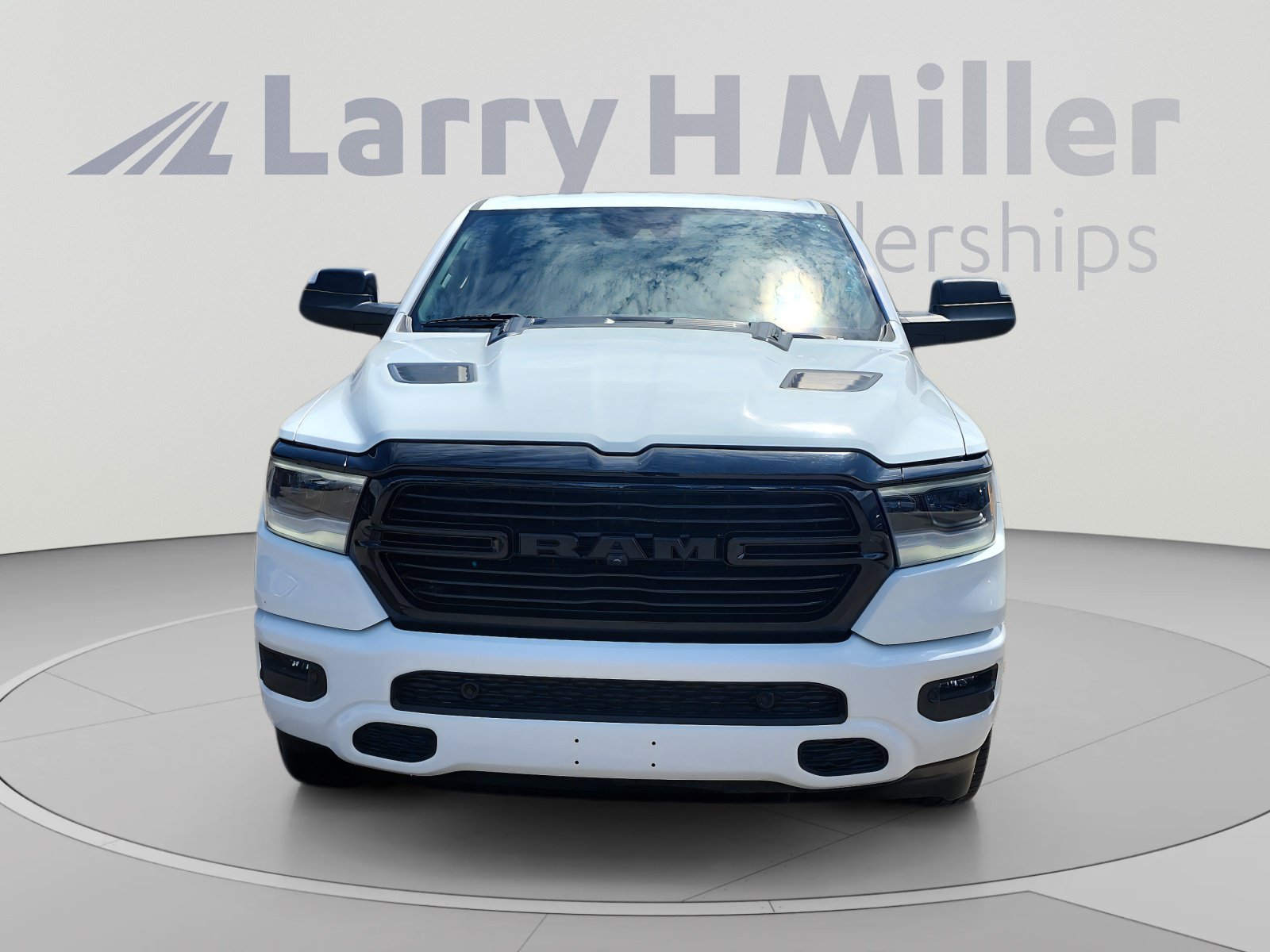 Used 2024 RAM 1500 Laramie AWD/4WD image 8