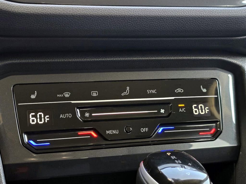 Used 2024 Volkswagen Tiguan SE image 19