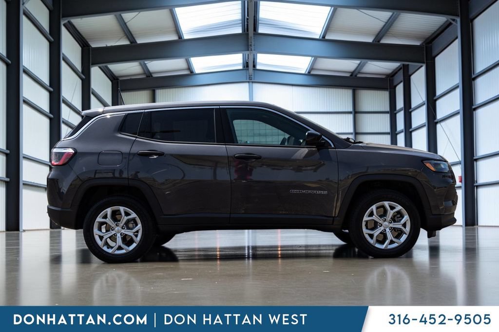 Used 2024 Jeep Compass Sport AWD/4WD image 30