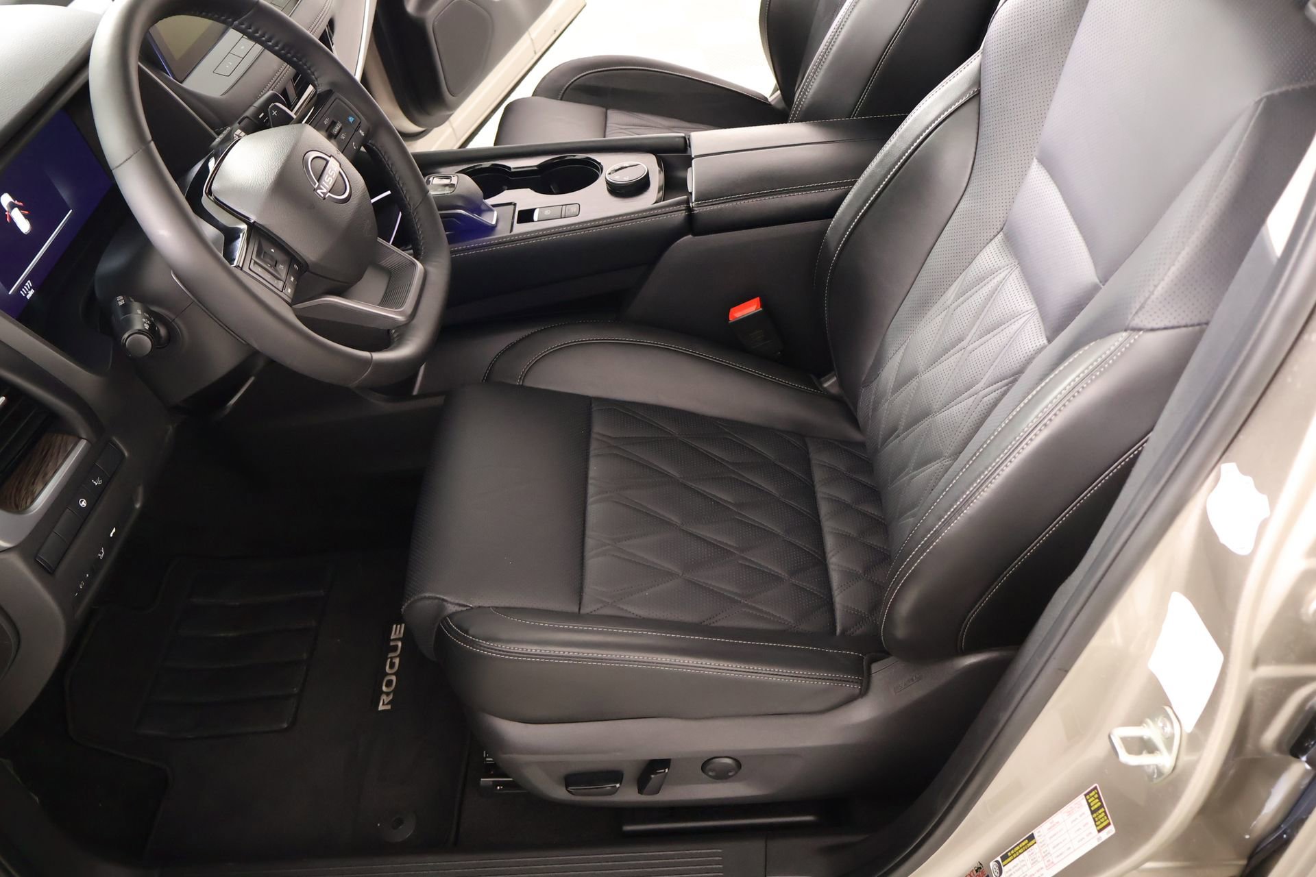 Used 2026 Nissan Rogue Platinum w/ Platinum Premium Package AWD/4WD image 12