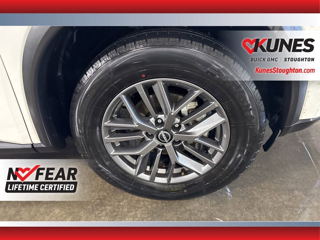 Used 2023 Nissan Rogue S image 15